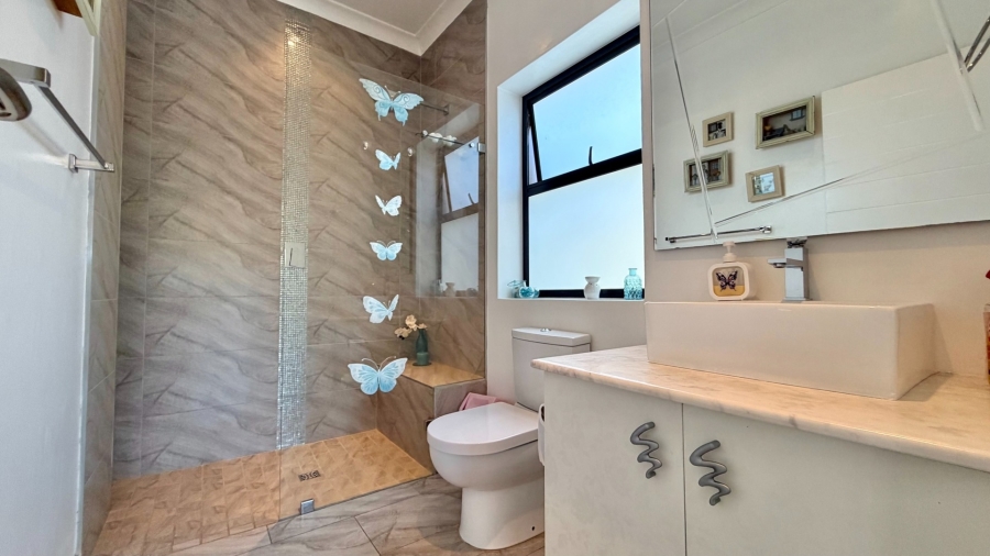 4 Bedroom Property for Sale in La Montagne Western Cape